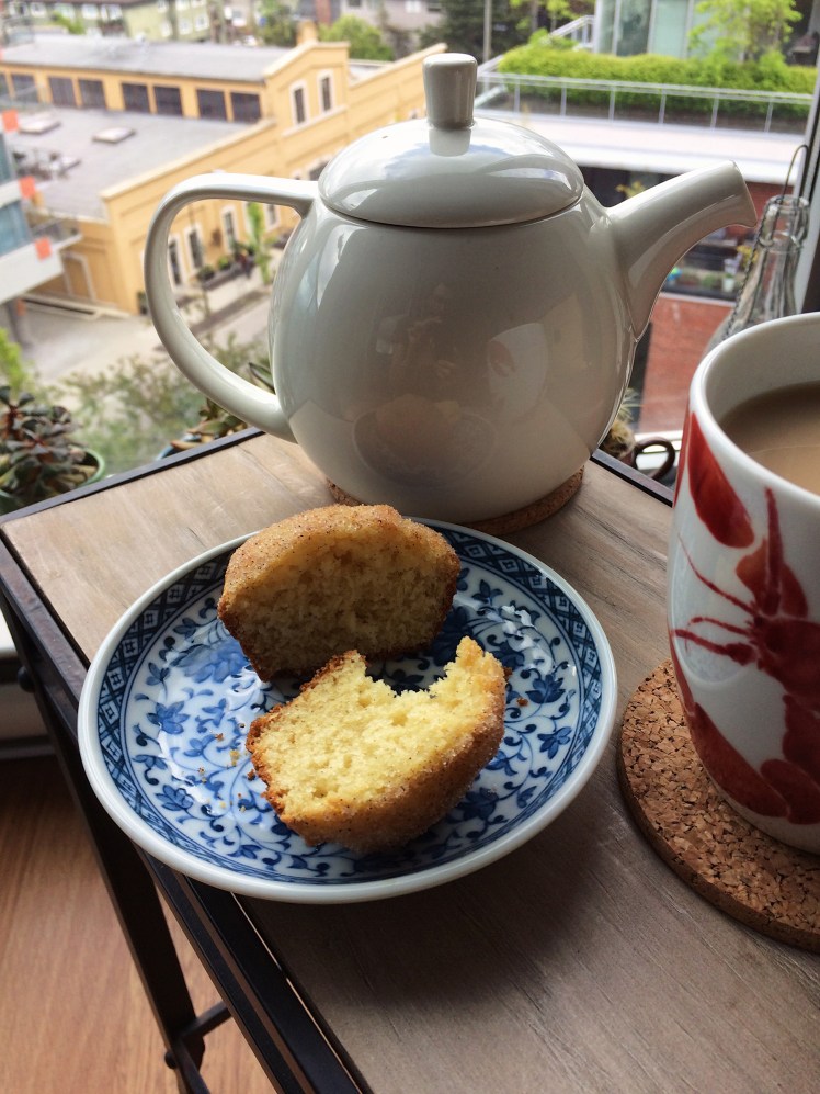 doughnut-ish-cardamom-vanilla-tea-cake-side.jpg